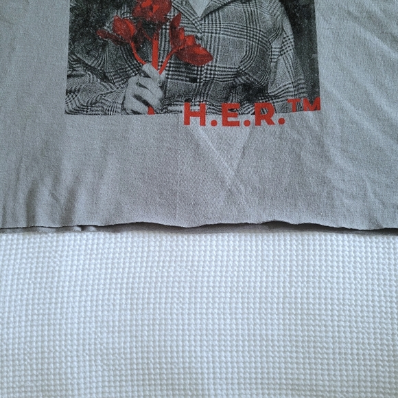 Goodie Two✌ Sleeves H.E.R. (Gabriella Sarmiento Wilson)🎤 Graphic Tee👕 - NWT - Picture 8 of 13